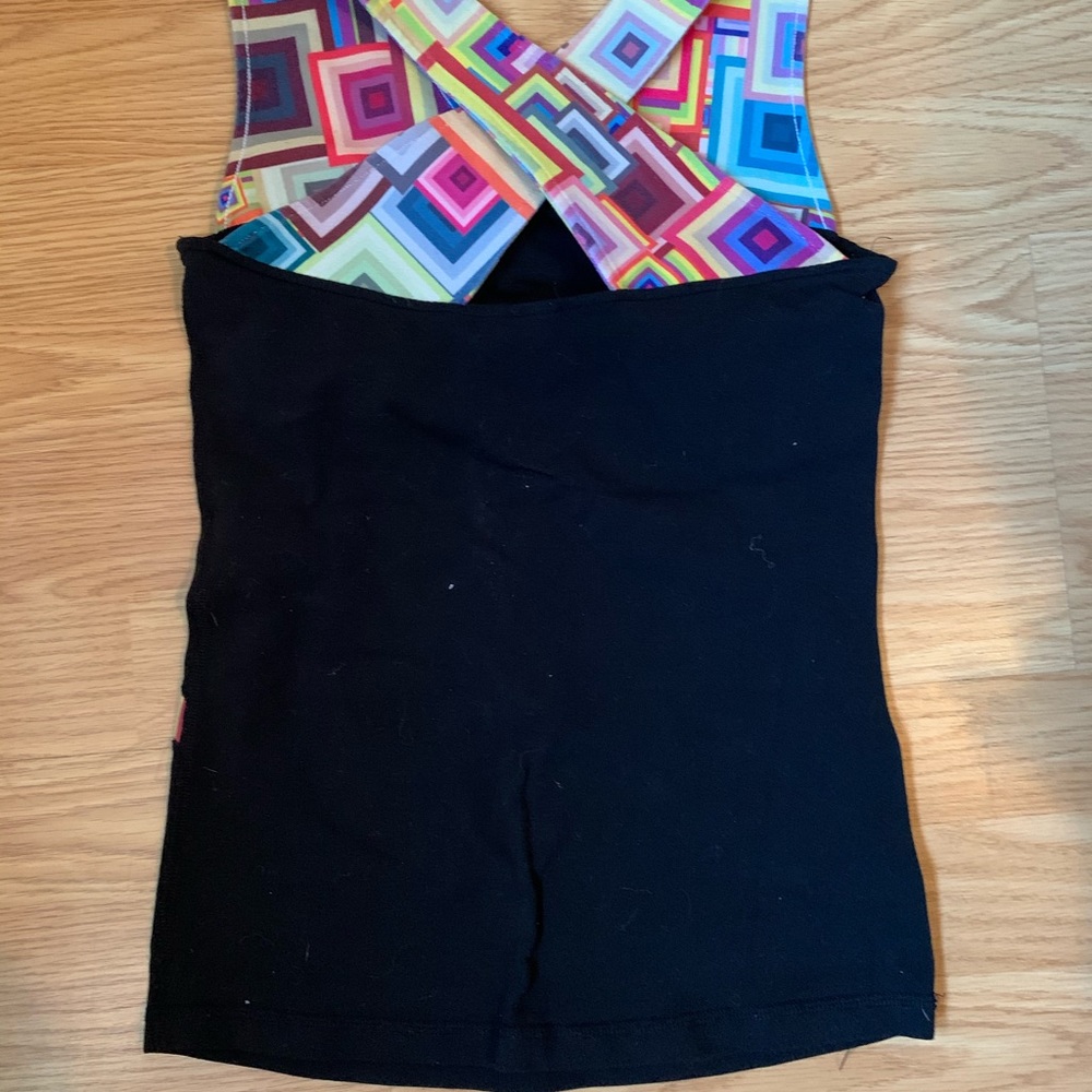 XS One Tooth Tank - Picture 2 of 3